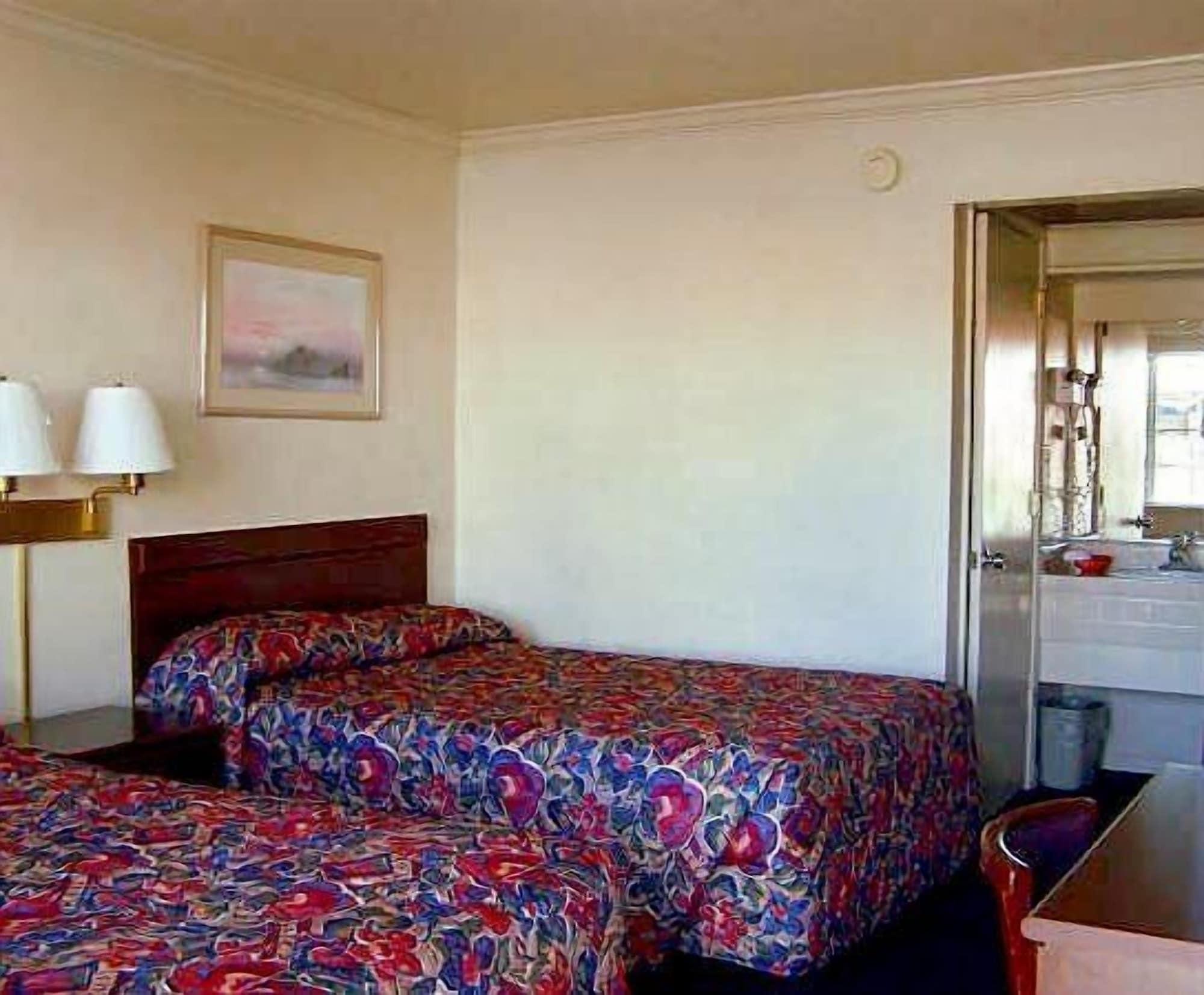 Economy Inn Monterey Seaside Bagian luar foto