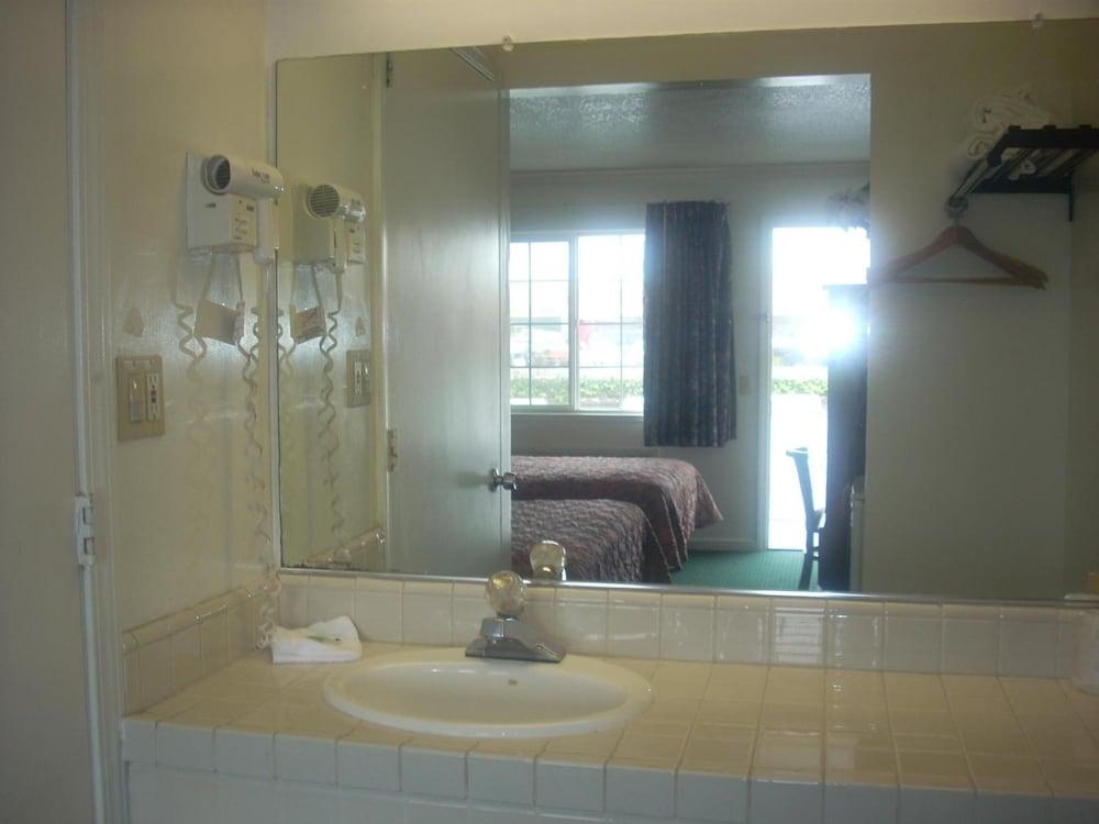 Economy Inn Monterey Seaside Bagian luar foto